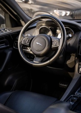 Jaguar F-Pace SUV 2.0 i4 250KM 2018 Jaguar F-Pace Jaguar F-Pace 25t AWD Premium 250KM 2.0 Benzyna 250KM, zdjęcie 13