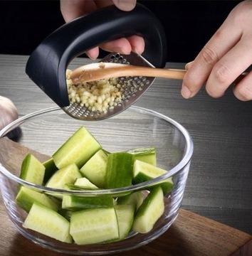 ЧЕСНОЧНАЯ ДАВИЛКА, ДРОБИЛКА, СОКОВЫЖИВАТЕЛЬНАЯ МАШИНА