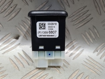 HNÍZDO PORT USB OPEL CORSA E