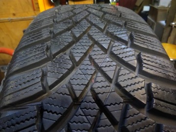 Bridgestone Blizzak LM005 215/65 R17 7,6 мм