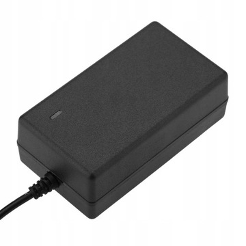 100–240 В переменного тока, 21 В постоянного тока, 2 А, безопасная зарядка