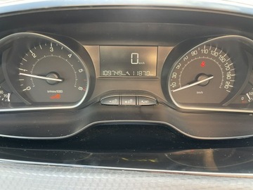 Peugeot 2008 I SUV Facelifting 1.6 BlueHDi 99KM 2018 Peugeot 2008 Podgrzewane fotle Climatronic, zdjęcie 12