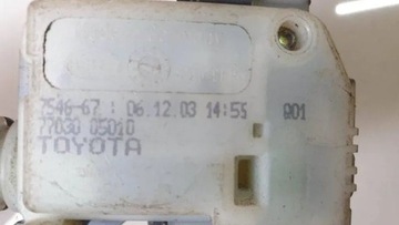 TOYOTA AVENSIS T25 VZPĚRA/TLAKOVAČ KRYT PLNĚNÍ PALIVA