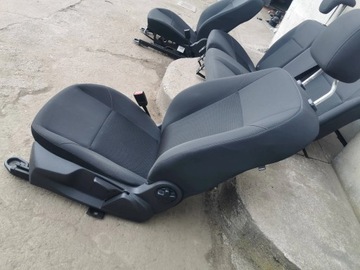 СИДЕНЬЯ FOCUS MK3 С ПОДЪЕМОМ СИДЕНЬЯ SEAT ISOFIX HB 17 R