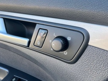 Volkswagen Touran I 1.9 TDI 105KM 2010 Volkswagen Touran 1.9 TDI Klimatyzacja Parktronic tyl El.szyby El.lusterka, zdjęcie 14