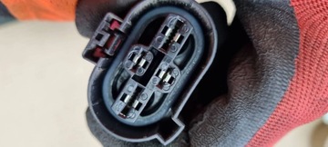 A6 C6 FACELIFT ZÁSTRČKA VSTUP VENTILÁTORŮ 1K0906234 A4 B8 A5
