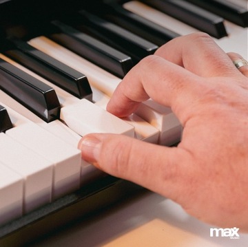 ЦИФРОВОЕ пианино на подставке, 88 клавиш SUSTAIN.