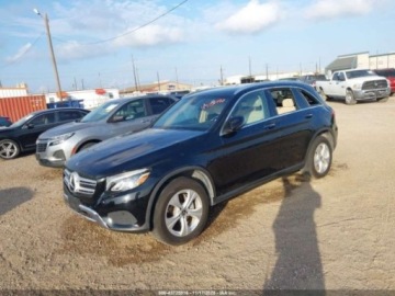 Mercedes GLC C253 2018 Mercedes-Benz GLC 2018 r., 2,0L 300 4MATIC 2.0 Benzyna 241KM, zdjęcie 2
