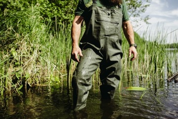 Вейдерсы с карманом на передней застежке Плюсы