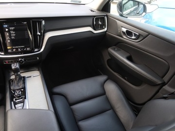 Volvo V60 II  Kombi 2.0 T4 190KM 2020 Volvo V60 T4 2.0, Salon Polska, 1. Właściciel, zdjęcie 7
