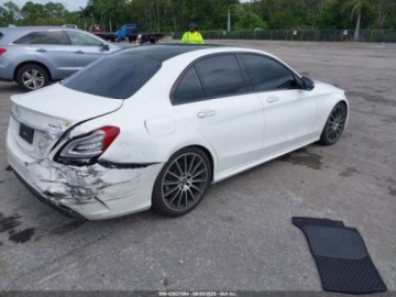 Mercedes Klasa C W205 2019 Mercedes-Benz Klasa C 2019 Mercedes-Benz C-Class C 300 4MATIC Sedan 2.0, zdjęcie 3