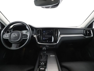 Volvo V60 II  Kombi 2.0 T5 250KM 2019 Volvo V60 Inscription T5 automat skóra navi, zdjęcie 14