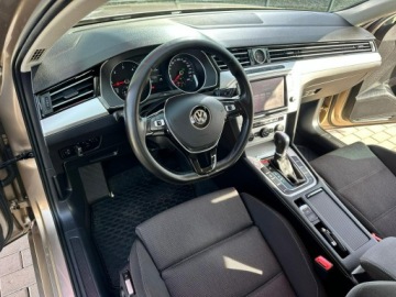Volkswagen Passat B8 Variant 2.0 TDI BlueMotion SCR 150KM 2016 Volkswagen Passat Variant Łopatki Grzany fotel, zdjęcie 10