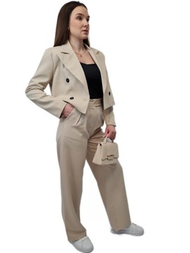 КОСТЮМ ЖЕНСКИЙ современный, бежевый, короткая куртка и широкие брюки, размер L.