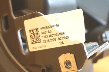 AUDI Q2 81A 34KM RHD UK DESKA ROZDĚLOVAČE ORIGINÁLNÍ 81C857001K