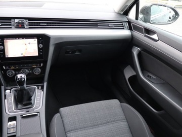 Volkswagen Passat B8 Variant 2.0 TDI BlueMotion SCR 150KM 2019 VW Passat 2.0 TDI, Salon Polska, Navi, Klima, zdjęcie 7