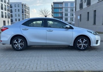 Toyota Corolla XI Sedan 1.33 Dual VVT-i 99KM 2014 Toyota Corolla BenzynaPrzebiegBEZWYPADKOWY Klima ZADBANY Oplacony Zamiana, zdjęcie 4