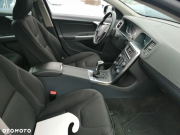 Volvo V60 I Kombi Facelifting 2.0 T3 DRIVE-E 152KM 2016 Volvo V60 I 2.0 T3 2,0, bezwypadkowy, zdjęcie 18