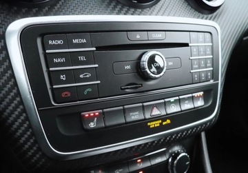 Mercedes GLA I Off-roader 1.6 180 122KM 2017 Mercedes-Benz GLA LIFT 180 Benzyna 122HP Automat Kamera II.wlasciciel GWAR, zdjęcie 18