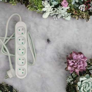 УДЛИНИТЕЛЬ ПИТАНИЯ С ЗАЗЕМЛЕНИЕМ 5 РОЗЕТОК 1,5М