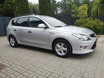 Hyundai i30 I CW Facelifting 1.6 CRDi 90KM 2010 Hyundai i30 1.6CRDI 90KM Klimatronic Kam, zdjęcie 3