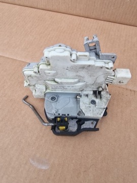 Audi a4 b7 kombi zamek drzwi prawy tył tylny europa 8E0839016AA