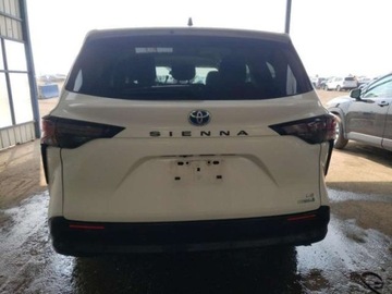 Toyota Sienna III 2023 Toyota Sienna 2023, 2.5L, LE, porysowany lakier 2.5 Benzyna 189KM, zdjęcie 1