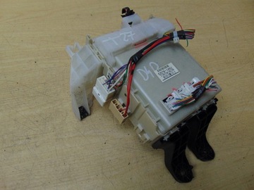 БЛОК ПРЕДОХРАНИТЕЛЕЙ TOYOTA AVENSIS T27