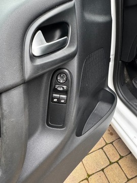 Citroen C3 II Hatchback facelifting 1.2 VTi 82KM 2014 Citroen C3, 2014 r., zdjęcie 5