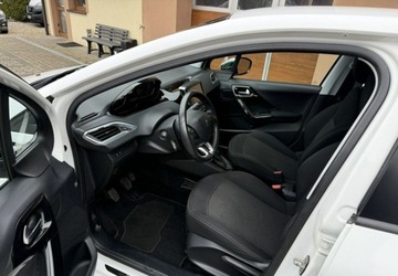 Peugeot 208 I Hatchback 5d Facelifting 1.2 PureTech 82KM 2017 Peugeot 208 1,2 82KM Klimatyzacja 1.2 Benzyna 82KM, zdjęcie 18