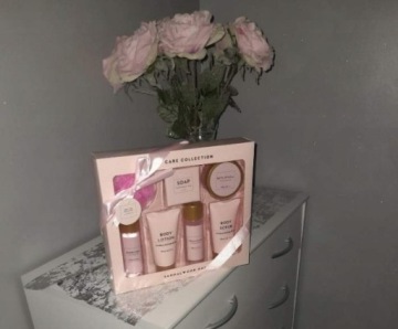 ПОДАРОЧНЫЙ НАБОР КОСМЕТИКИ ДЛЯ ТЕЛА SANDALWOOD ROSE SPA COSMETICS