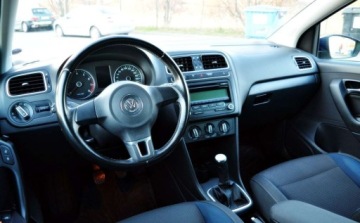 Volkswagen Polo V Hatchback 5d 1.4 85KM 2010 Volkswagen Polo 1.4 MPI TEAM Bezwypadek Klimatyzacja, Podgrzewane fotele, zdjęcie 4