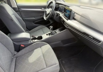 Volkswagen Golf VIII Variant 1.5 TSI 130KM 2022 Volkswagen Golf 1.5 TSI 130KM Life Fotele podgrzewane Side Assist 1.5 130KM, zdjęcie 16