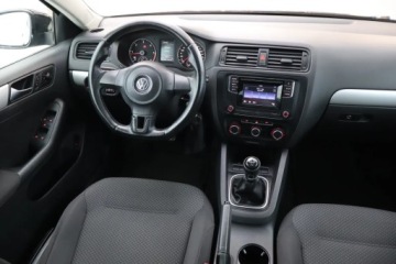 Volkswagen Jetta VI Sedan 1.6 TDI CR DPF 105KM 2012 VW Jetta 1.6 TDI, Salon Polska, Klima,ALU, zdjęcie 6