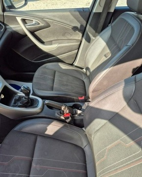 Opel Astra J Sports Tourer 1.4 Turbo ECOTEC 140KM 2012 Opel Astra Cosmo Grzane fotele140KM 1.4 Benzyna 140KM, zdjęcie 15