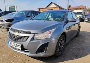 Chevrolet Cruze Sedan 1.8 16V DOHC 141KM 2013 Chevrolet Cruze 2013r, 1.8 Benzyna LPG. Lekko uszkodzony prawy tyl. Jezdz, zdjęcie 1