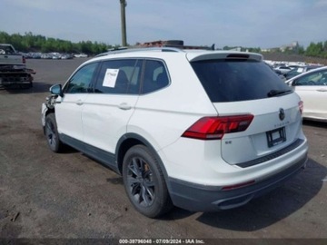 Volkswagen Tiguan II 2022 Volkswagen Tiguan 2022r, SE, 2.0T, 4x4 2.0 Benzyna 185KM, zdjęcie 3