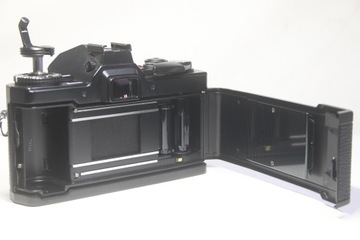 Пленочная зеркальная камера Olympus OM-4 + объектив Auto-S 50 мм F1,4 + электронная вспышка T32
