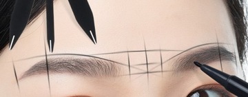 Перманентный циркуль для бровей для предварительного прорисовки.