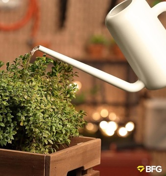 KONEWKA DO PODLEWANIA 1,8l DOMOWA PLASTIKOWA BIAŁA PODLEWACZKA DO KWIATÓW