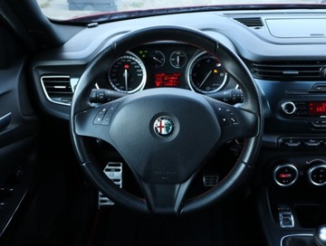 Alfa Romeo Giulietta Nuova II Hatchback 5d 2.0 JTD 16v 170KM 2013 Alfa Romeo Giulietta 2.0 JTDM, Salon Polska, zdjęcie 16