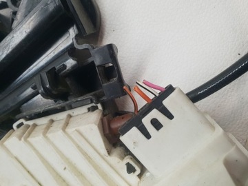 MERCEDES ML W164 04-11 ZÁMEK DVEŘE LEVÝ PŘEDNÍ A1647230114 4PIN