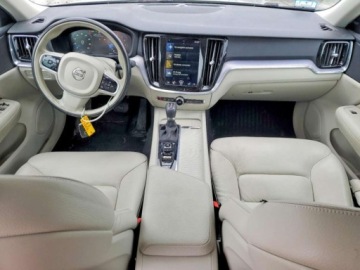 Volvo S60 III Sedan 2.0 T5 250KM 2020 Volvo S60 2020 VOLVO S60 T5 MOMENTUM 2.0 Benzyna 250KM, zdjęcie 8