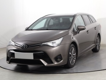 Toyota Avensis III Wagon Facelifting 2015 2.0 D-4D 143KM 2016 Toyota Avensis 2.0 D-4D, Salon Polska, VAT 23%, zdjęcie 1