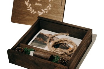 Pendrive 32gb + drewniane pudełko na zdjęcia 10x15
