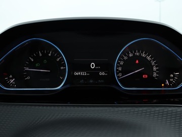 Peugeot 2008 I SUV Facelifting 1.2 PureTech 130KM 2018 Peugeot 2008 1.2 PureTech, Salon Polska, zdjęcie 10