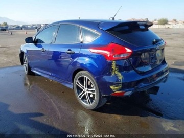 Ford Focus III 2016 Ford Focus 2016 Ford Focus 5dr HB ST 2.0 Benzyna 252KM, zdjęcie 4