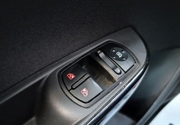 Opel Corsa E Hatchback 3d 1.4 Twinport 90KM 2016 Opel Corsa 1.4 90KM Salon PL Vat marza Klimatyzacja Tempomat 1.4 Benzyna, zdjęcie 21