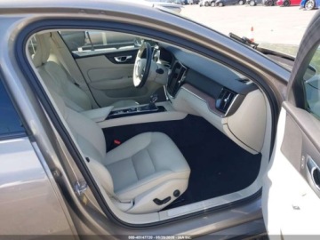 Volvo S60 III 2021 Volvo S60 Momentum 2021 2.0 Benzyna 250KM, zdjęcie 9