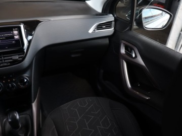 Peugeot 2008 I SUV Facelifting 1.6 BlueHDi 99KM 2016 Peugeot 2008 1.6 BlueHDi, Klima, Tempomat, zdjęcie 7